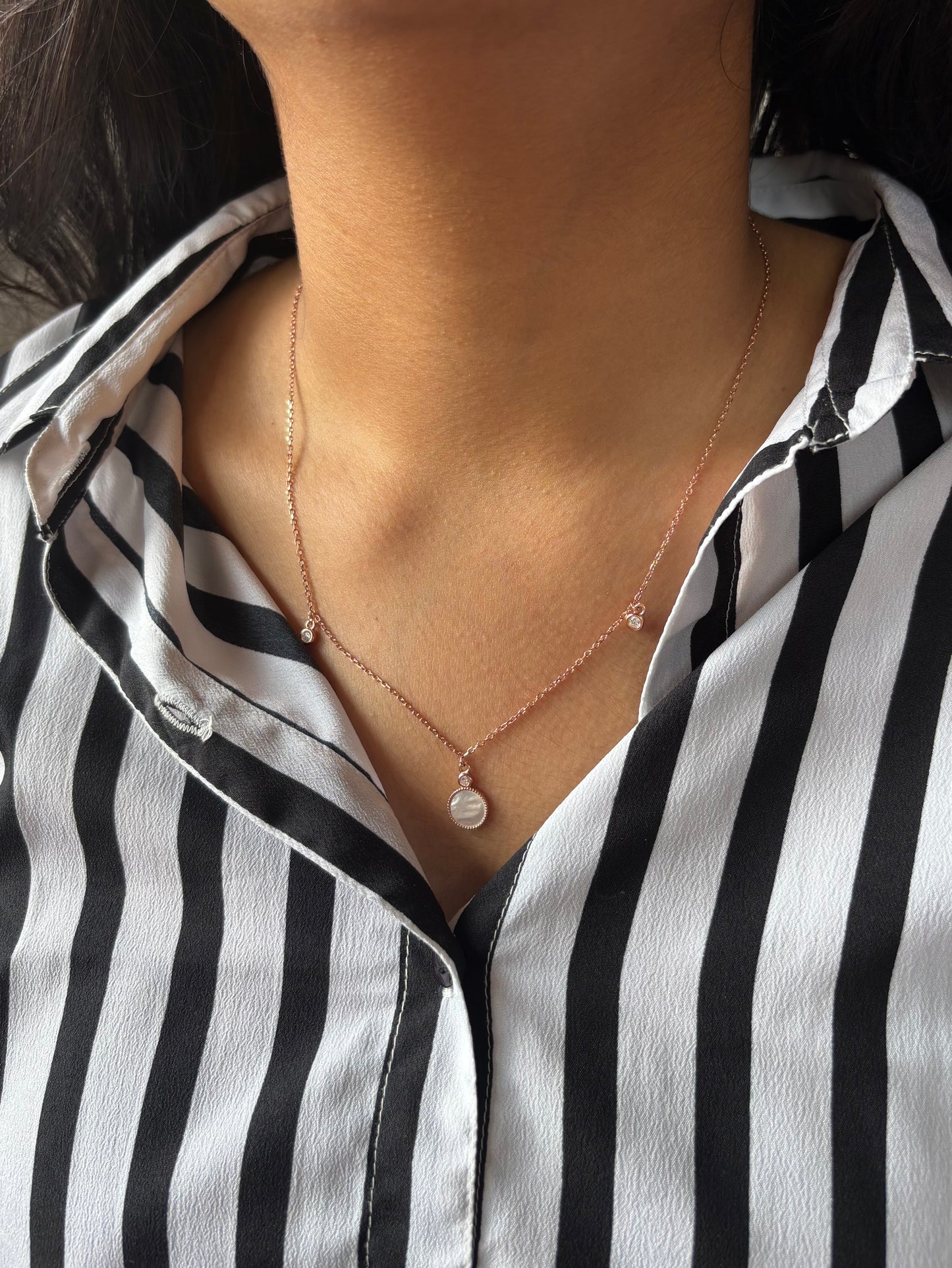 Luna Pearl Necklace – Elegant Rose Gold Mother of Pearl Necklace